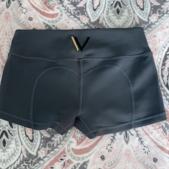 Athletic shorts - Picture 2 of 3